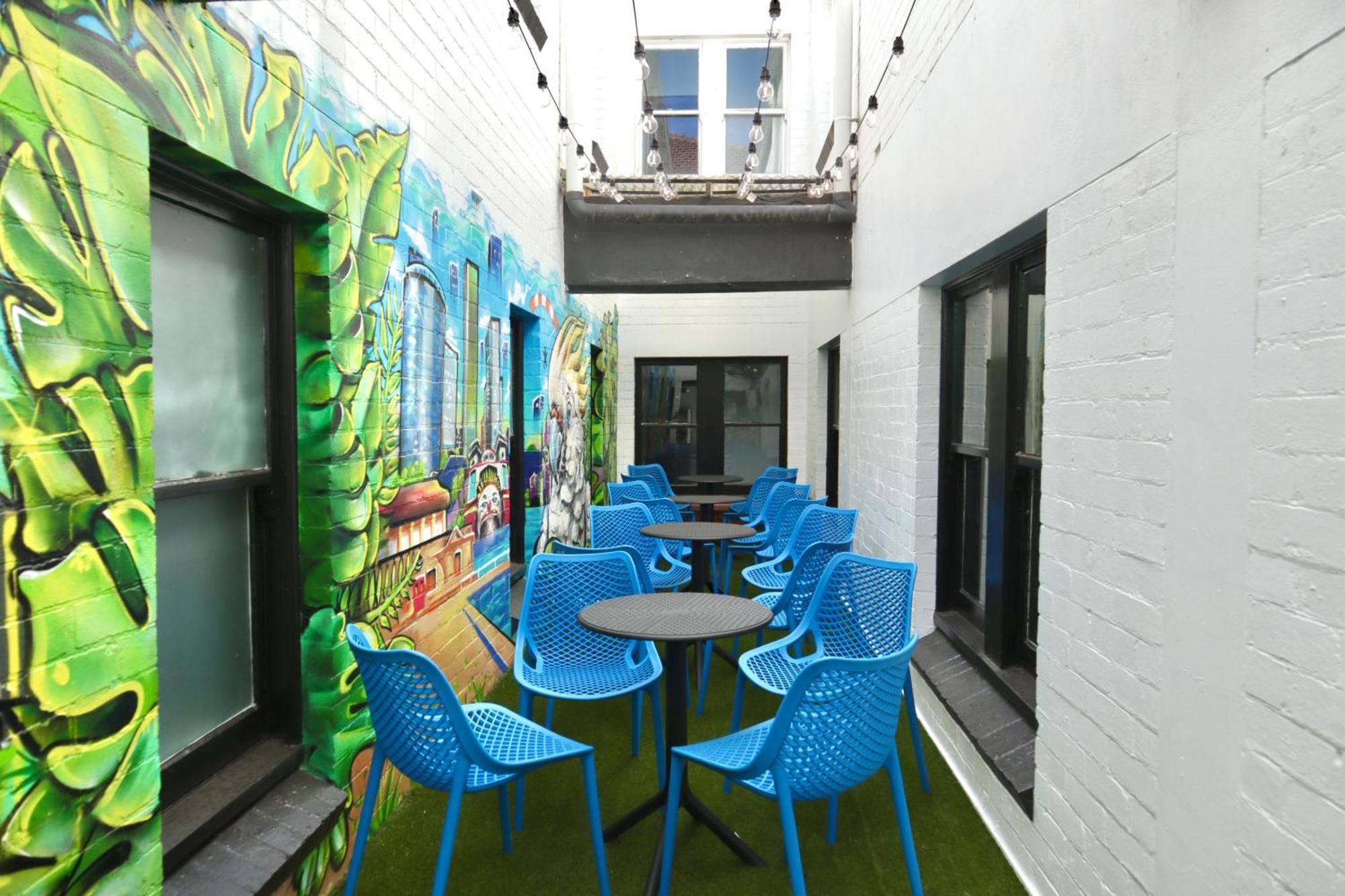 Ritz For Backpackers Hostel Мелбърн Екстериор снимка